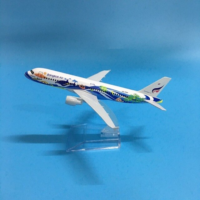 JASON TUTU Original model a380 airbus Boeing 747 airplane model aircraft Diecast Model Metal 1:400 airplane toy Gift collection baby magazin 