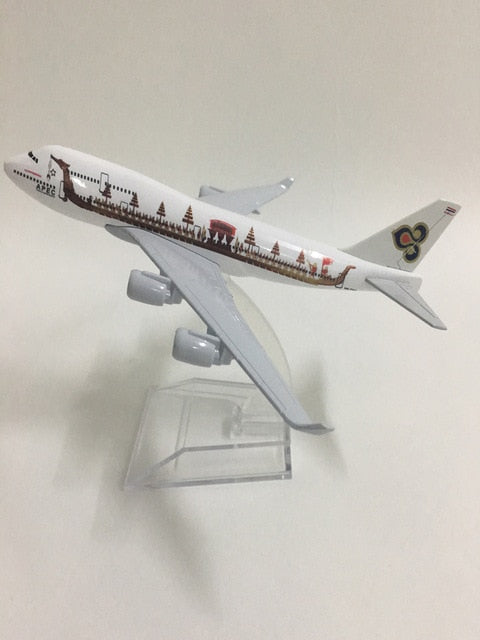 JASON TUTU Original model a380 airbus Boeing 747 airplane model aircraft Diecast Model Metal 1:400 airplane toy Gift collection baby magazin 