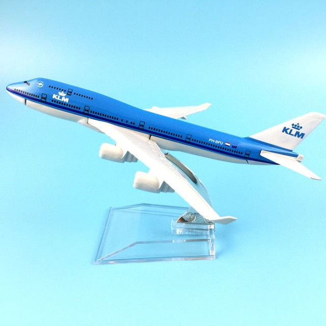 JASON TUTU Original model a380 airbus Boeing 747 airplane model aircraft Diecast Model Metal 1:400 airplane toy Gift collection baby magazin 