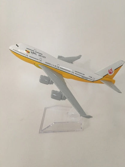 JASON TUTU Original model a380 airbus Boeing 747 airplane model aircraft Diecast Model Metal 1:400 airplane toy Gift collection baby magazin 